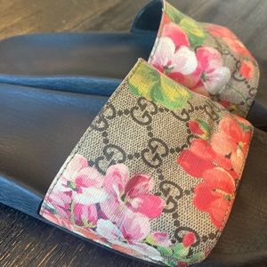 GUCCI BLOOM SLIDES